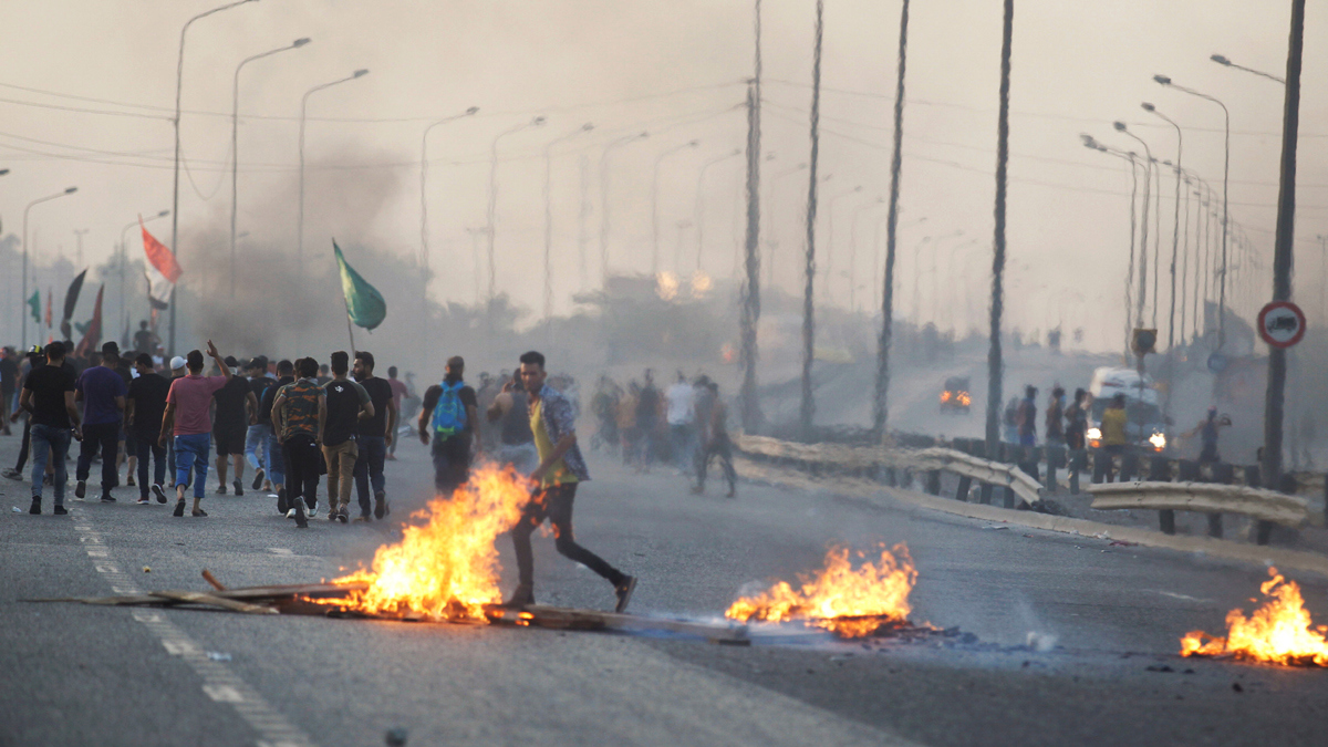 رضوخًا للمتظاهرين العراقيّين.. عادل عبدالمهدي: سنمنح راتبًا لكل أسرة لا تملك دخلًا كافيًا (فيديو)