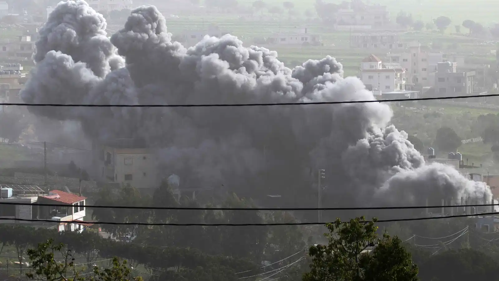 "التصعيد المنضبط".. إسرائيل تمارس سياسة "جز العشب" مع أذرع إيران في لبنان