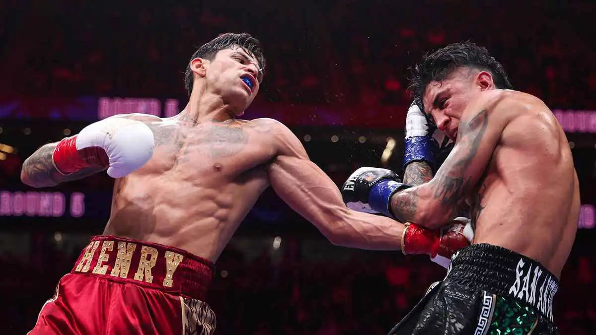 رايان غارسيا يسقط باريوس ويتوج بطلا جديدا للعالم في وزن الوسط (فيديو)