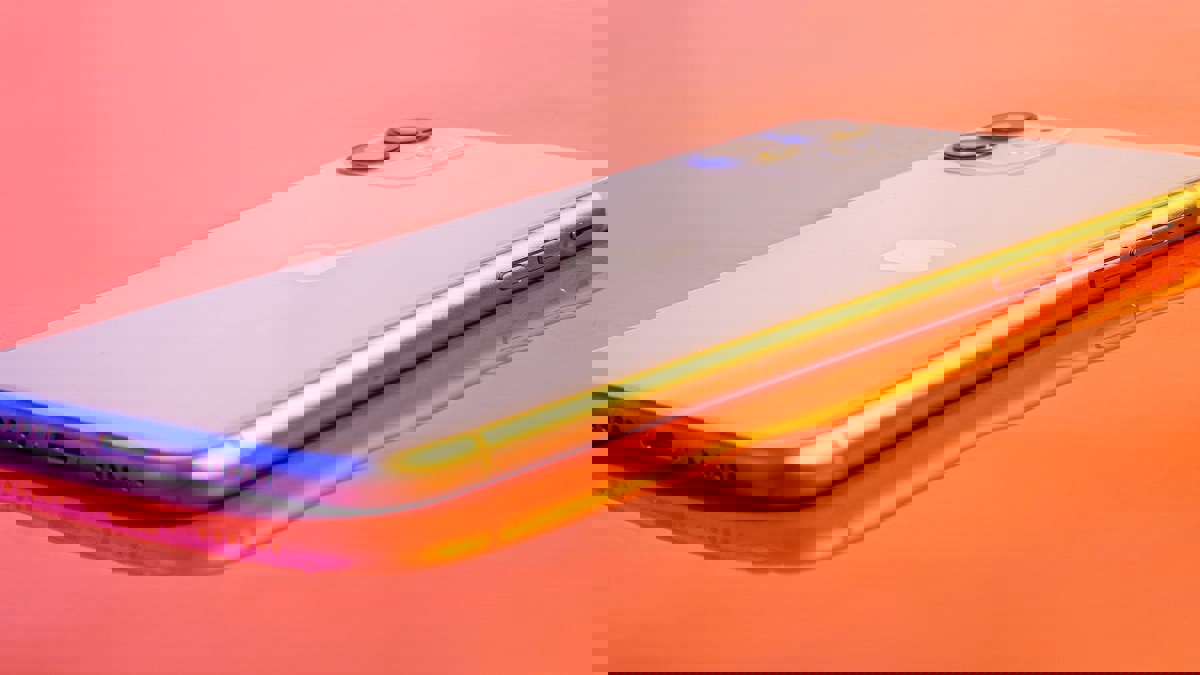 "أبل" تصمم هاتف "آيفون" متعدد الشاشات (صورة)