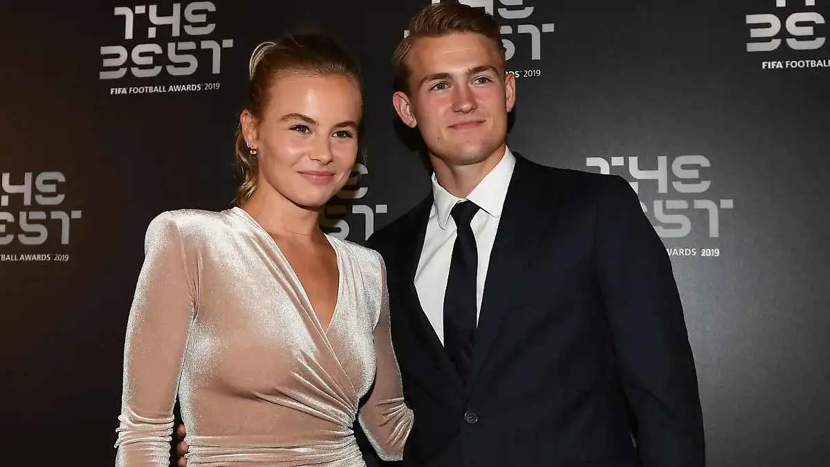 نجم مانشستر يونايتد يلغي زواجه بصديقته بسبب "المحتوى المبالغ فيه"