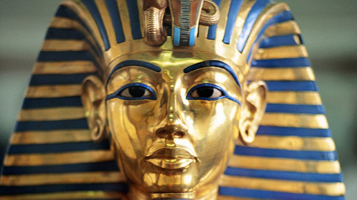 آثار "توت عنخ آمون" تعود لمصر بعد جولة فنية شملت واشنطن وباريس ولندن (صور)