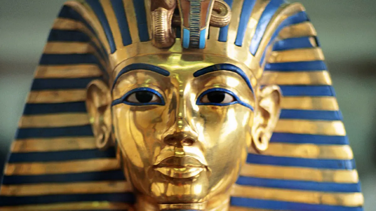 آثار "توت عنخ آمون" تعود لمصر بعد جولة فنية شملت واشنطن وباريس ولندن (صور)