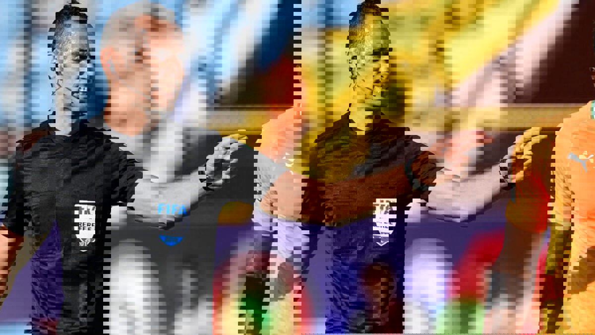 ميدو يشن هجوما على مصطفى غربال حكم مباراة مصر والسنغال