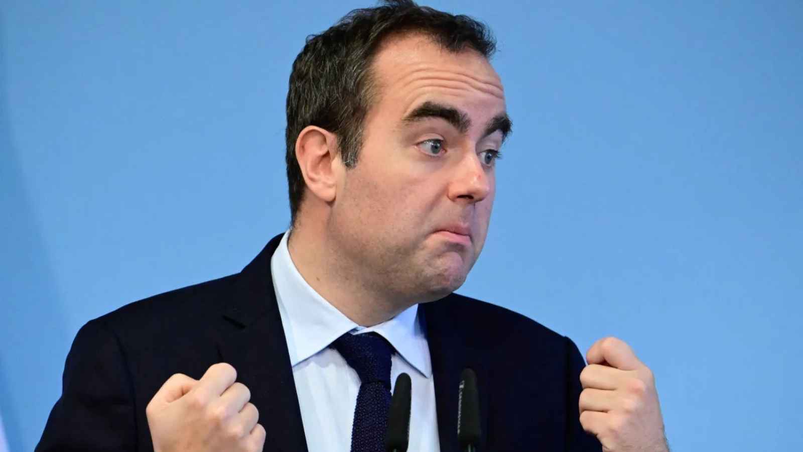 فرنسا: نزع سلاح أوكرانيا "خط أحمر مطلق" للأوروبيين