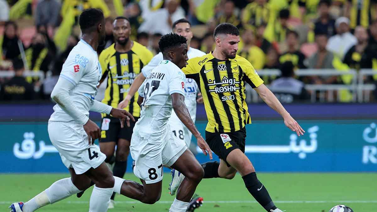 الاتحاد السعودي ومانشستر يونايتد.. مواعيد مباريات اليوم والقنوات الناقلة