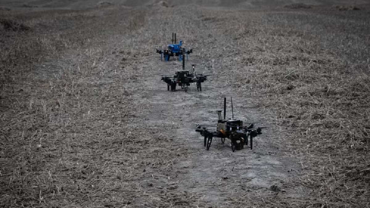 "تقنية سوارمر".. كيف تدير أوكرانيا هجماتها على روسيا بـ"الأسراب الذكية"؟