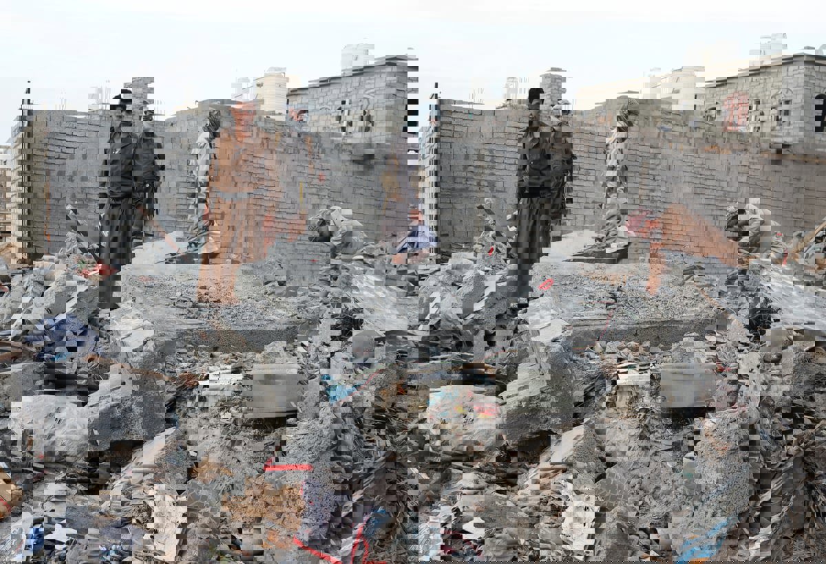 آخرها في "البيضاء".. تفجير المنازل سياسة حوثية لترهيب اليمنيين (فيديو)