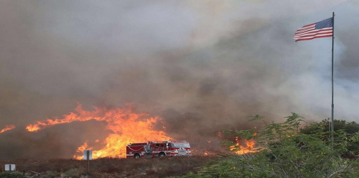 اتساع نطاق حرائق الغابات في كاليفورنيا ومئات المنازل في خطر