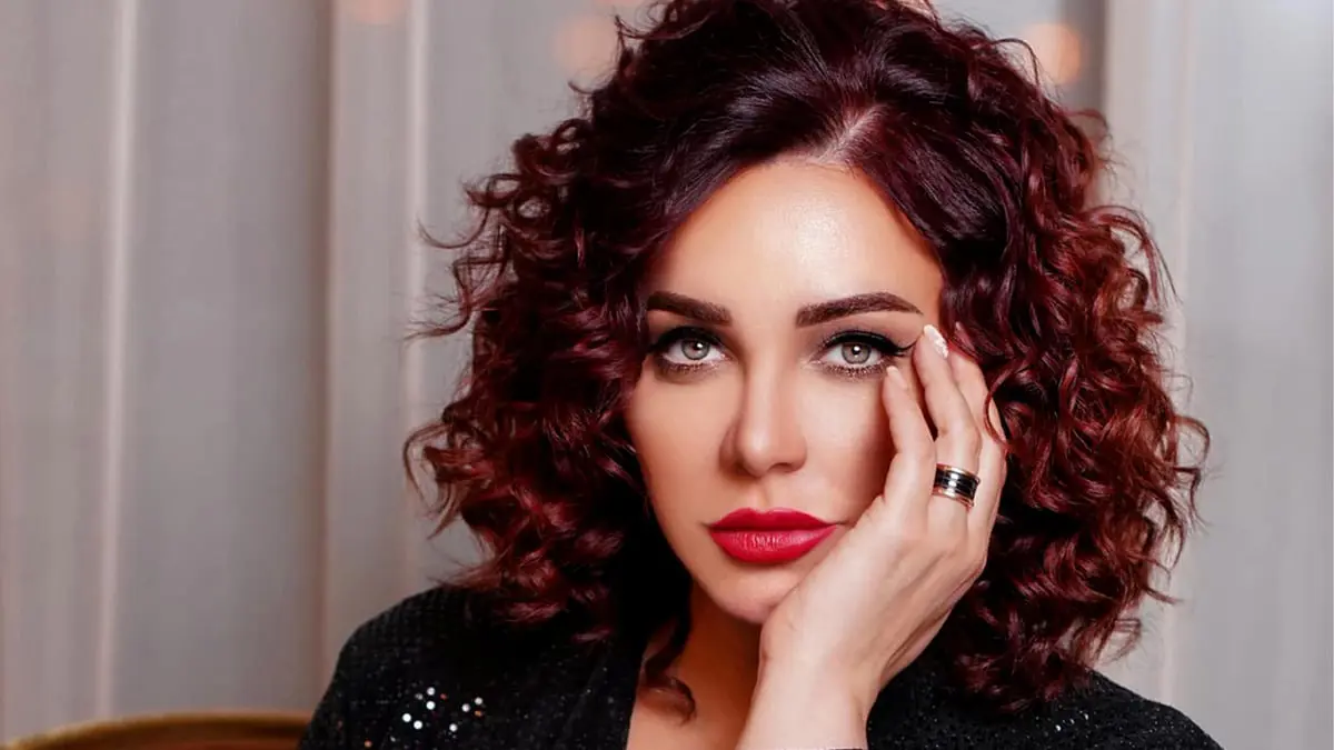 سلاف فواخرجي تحصل على الجنسية الفلسطينية          