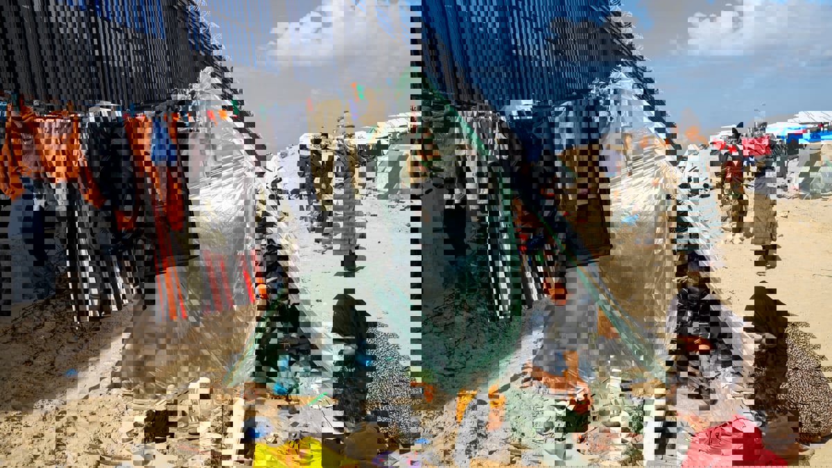 دير البلح.. وجهة النازحين الخائفين من اجتياح مدينة رفح (صور)