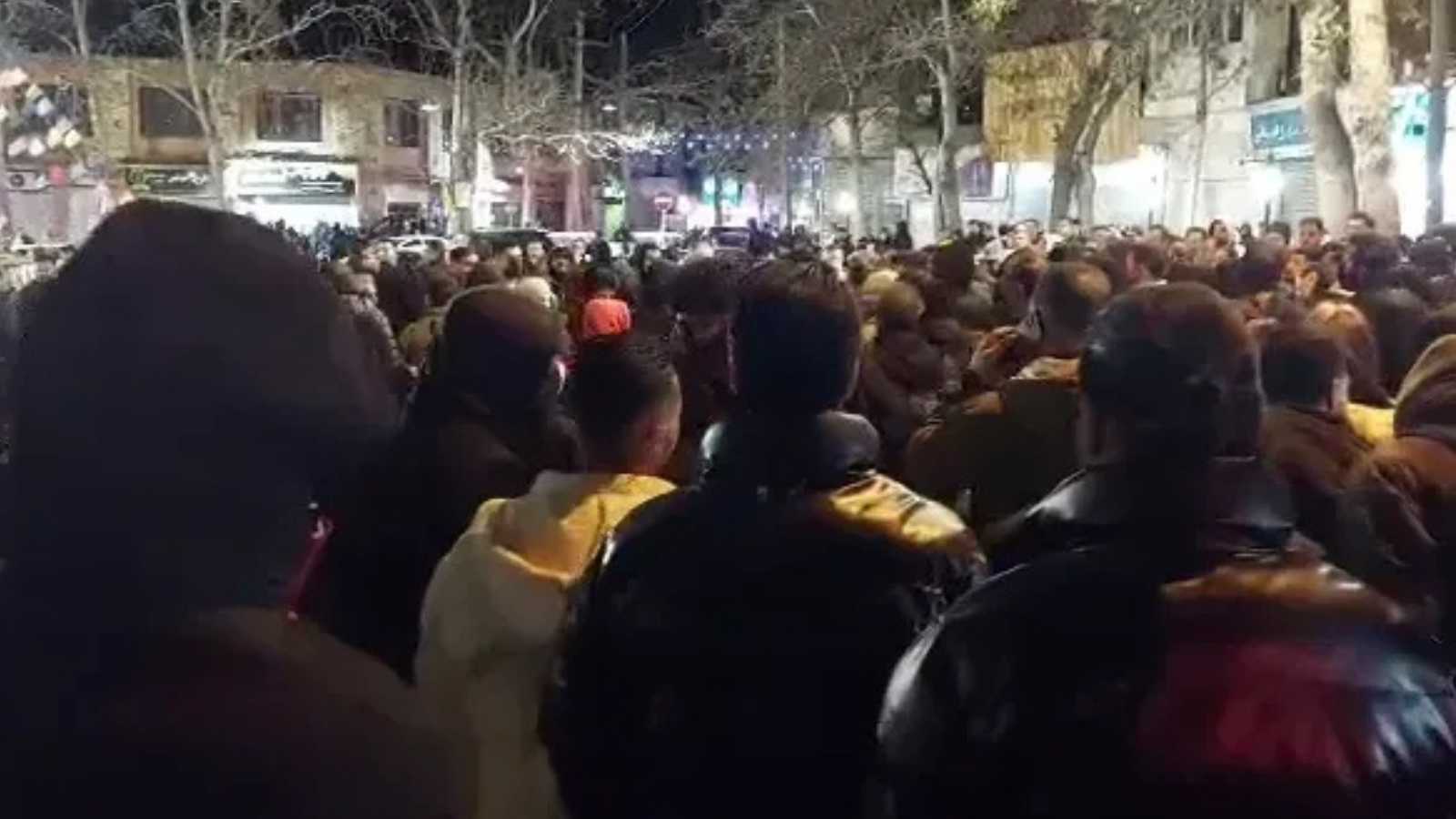 إيران على "فوهة بركان".. الاحتجاجات تتجاوز الغلاء لتكشف أزمات معقدة