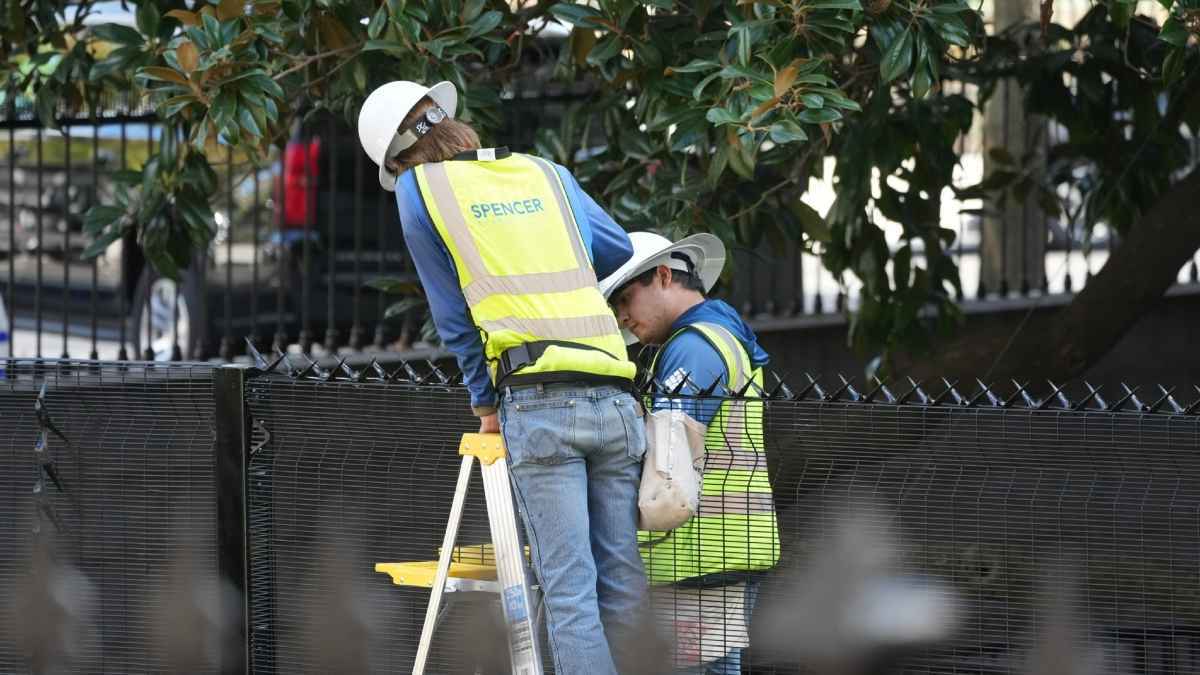 تحسباً للعنف.. السلطات الأمريكية "تحصن" البيت الأبيض والكابيتول (فيديو وصور)