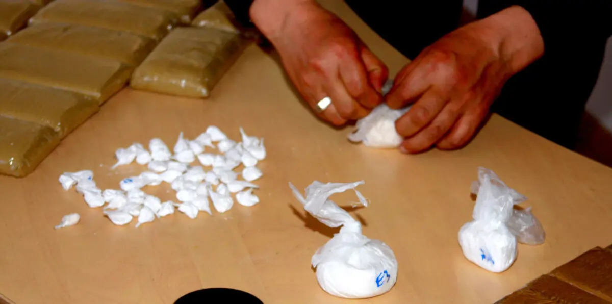 مصر.. حبس 5 رجال أعمال بتهمة إنشاء وإدارة مصنع هيروين