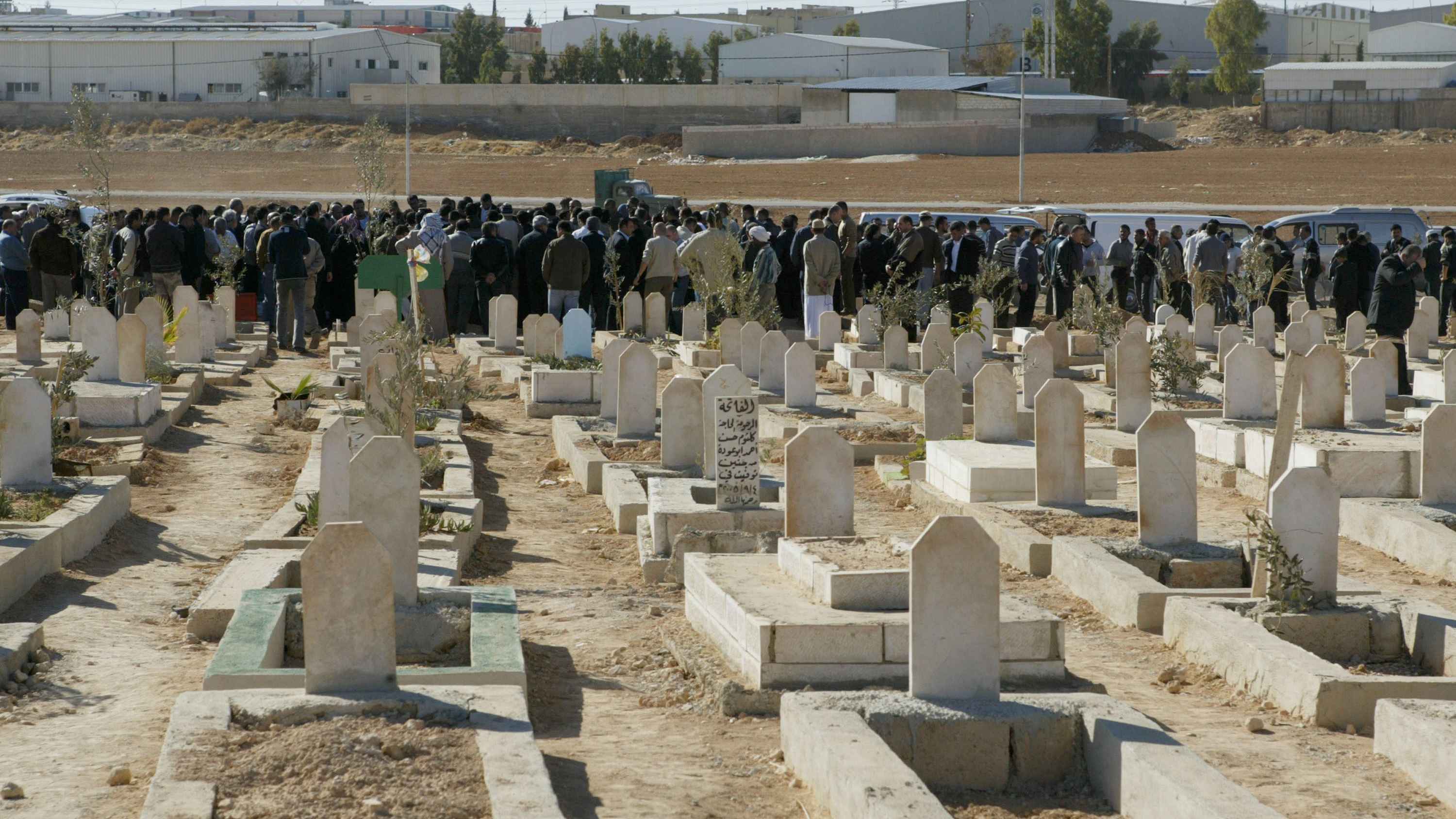 الأردن.. ذهبوا ليدفنوا جثة والدهم فوجدوا شخصًا آخر في النعش‎