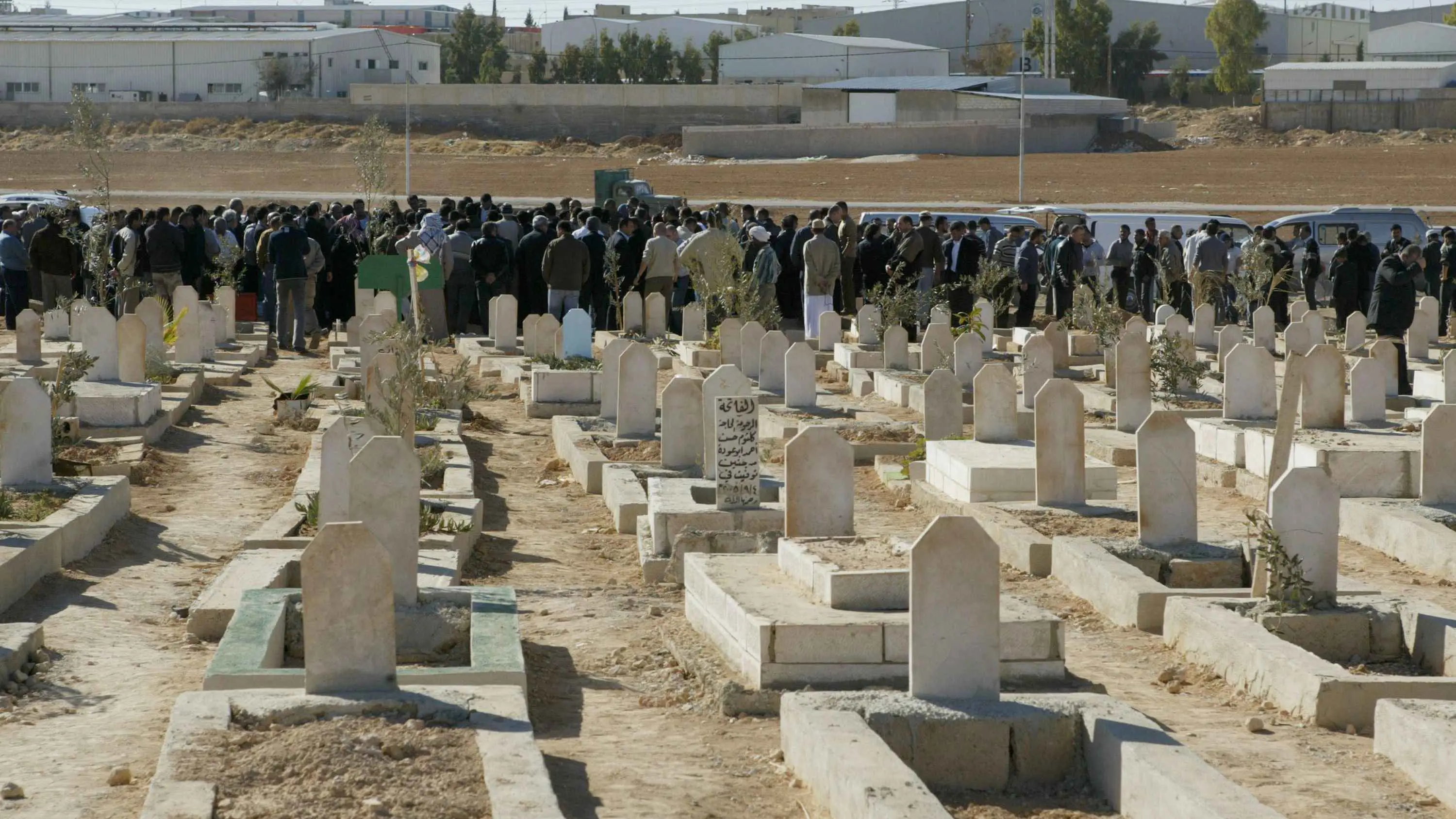 الأردن.. ذهبوا ليدفنوا جثة والدهم فوجدوا شخصًا آخر في النعش‎