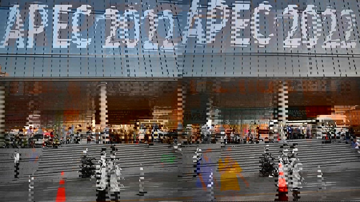 زعماء "أبيك" يتعهدون بتعزيز نظام تجاري متعدد الأطراف