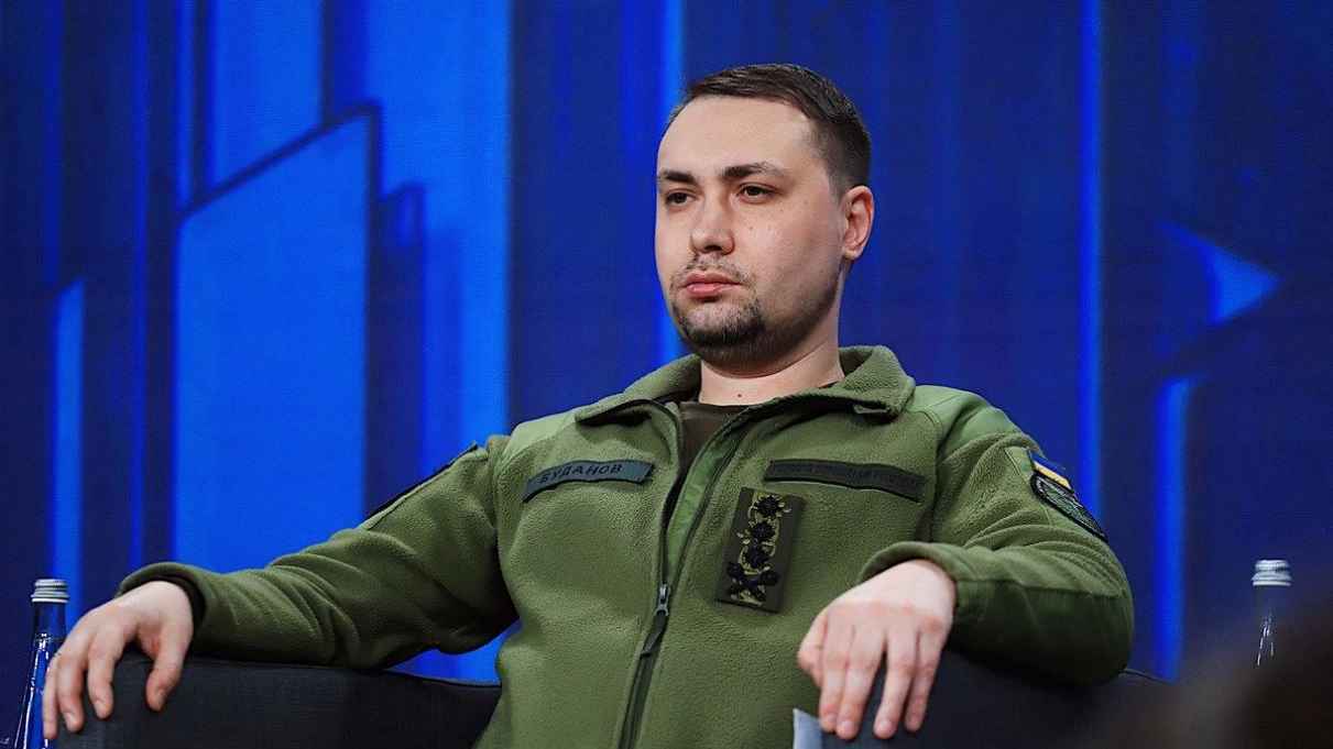 يعتزم الترشح للرئاسة.. هل يطيح رئيس الاستخبارات الأوكرانية بزيلينسكي؟