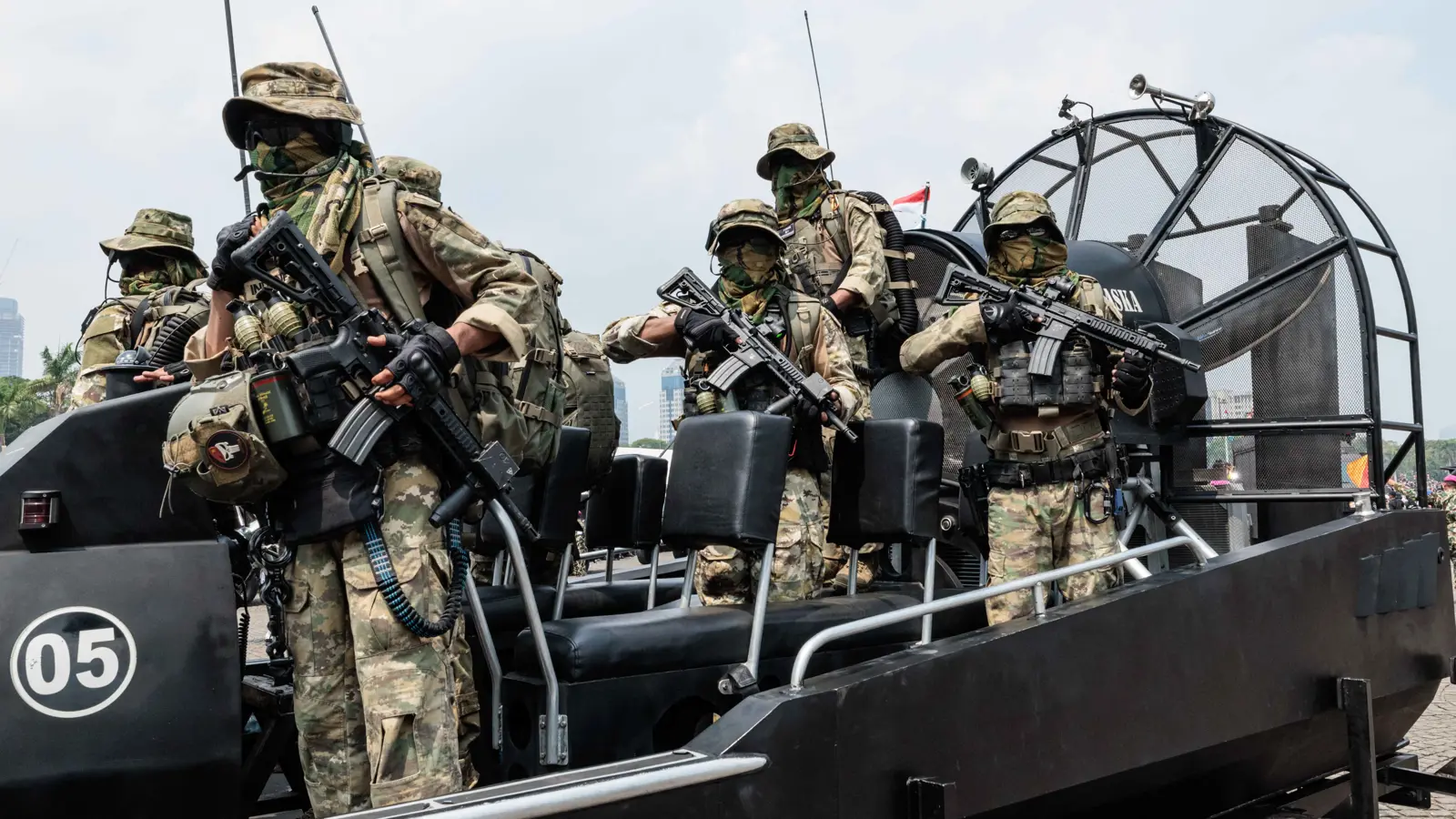 إندونيسيا: مقتل 13 إثر انفجار ذخيرة أثناء تفكيكها