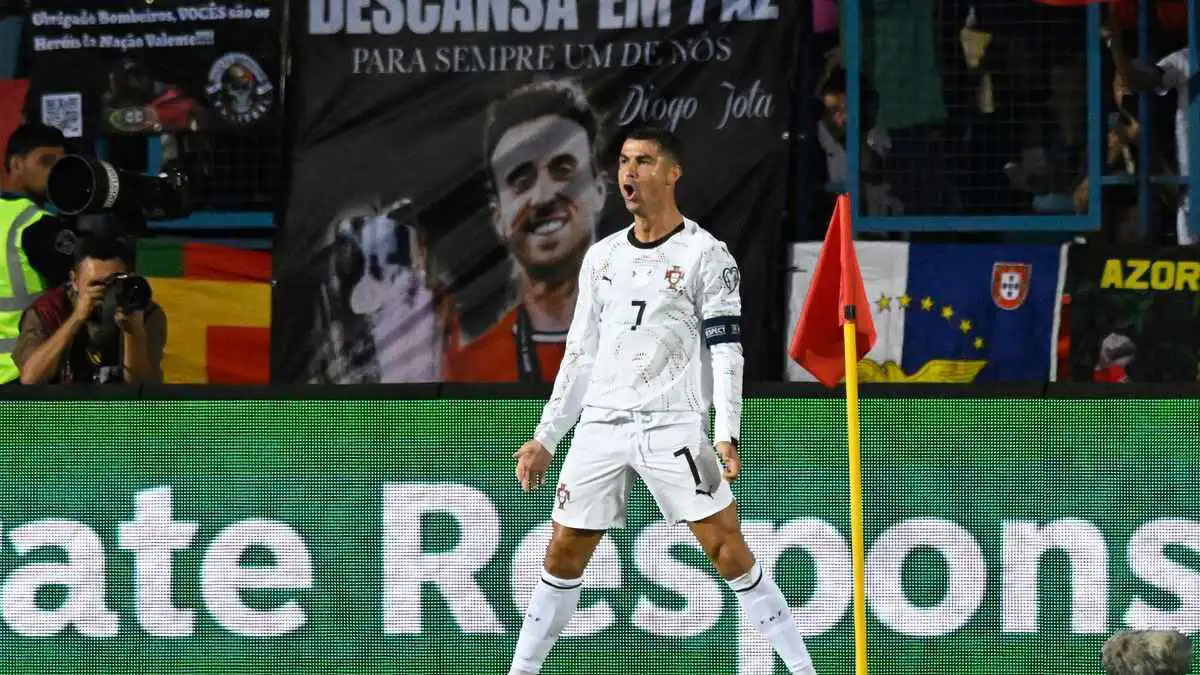 أسطورة ليفربول يصدم كريستيانو رونالدو