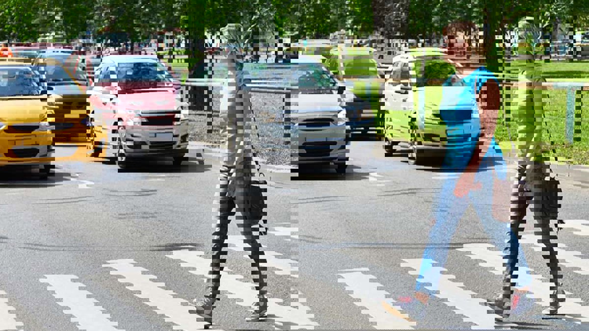 ما الأسباب الأكثر شيوعا لتعرض المشاة لحوادث الطرق؟