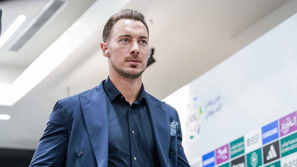 3 أسماء مهمة.. يايسله يحدد صفقة الأهلي السعودي الجديدة