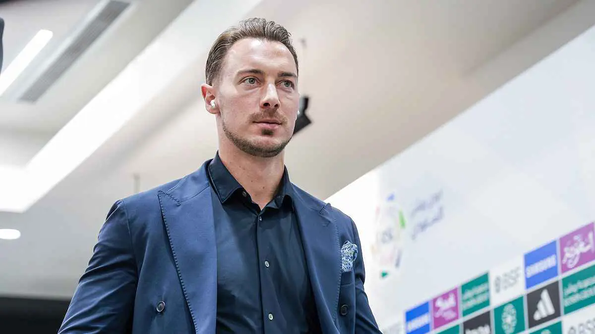 يايسله يوافق على رحيل 4 نجوم من الأهلي السعودي