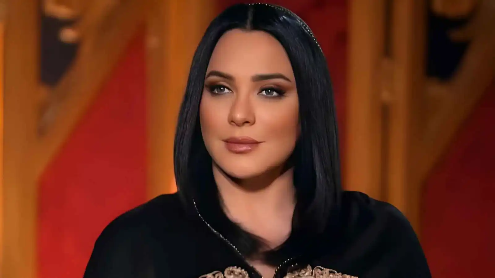 "صديقي أخناتون".. سلاف فواخرجي في المتحف المصري الكبير (صورة)