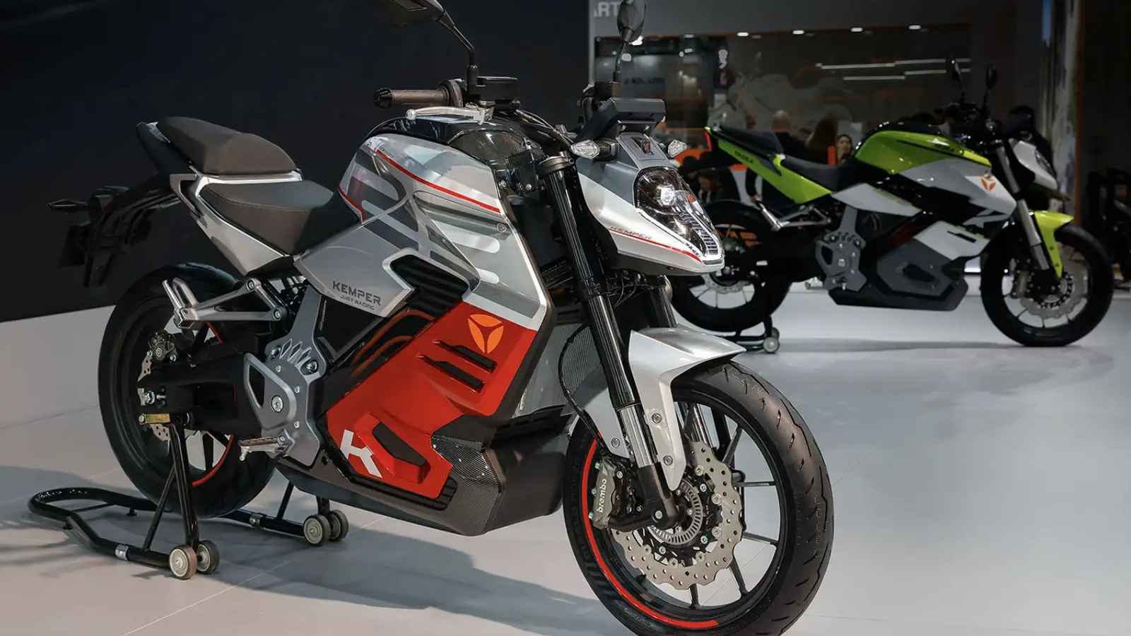 مصر.. ضبط شاب يؤدي استعراضات "خطيرة" بدراجة نارية