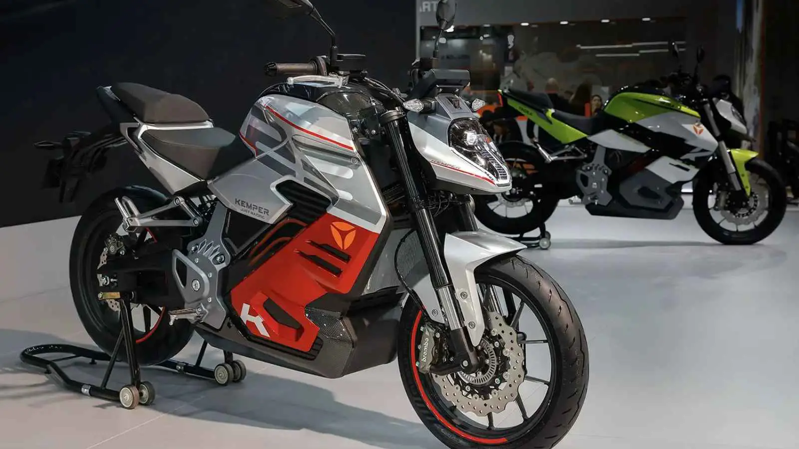 مصر.. ضبط شاب يؤدي استعراضات "خطيرة" بدراجة نارية