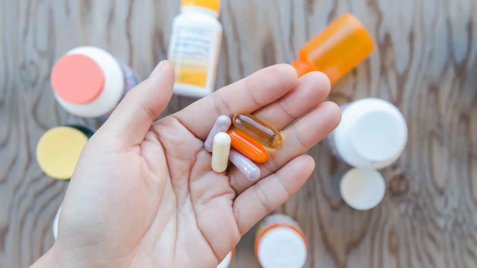 دليلك الشامل لأفضل 5 أنواع من الفيتامينات المتعددة للمرأة