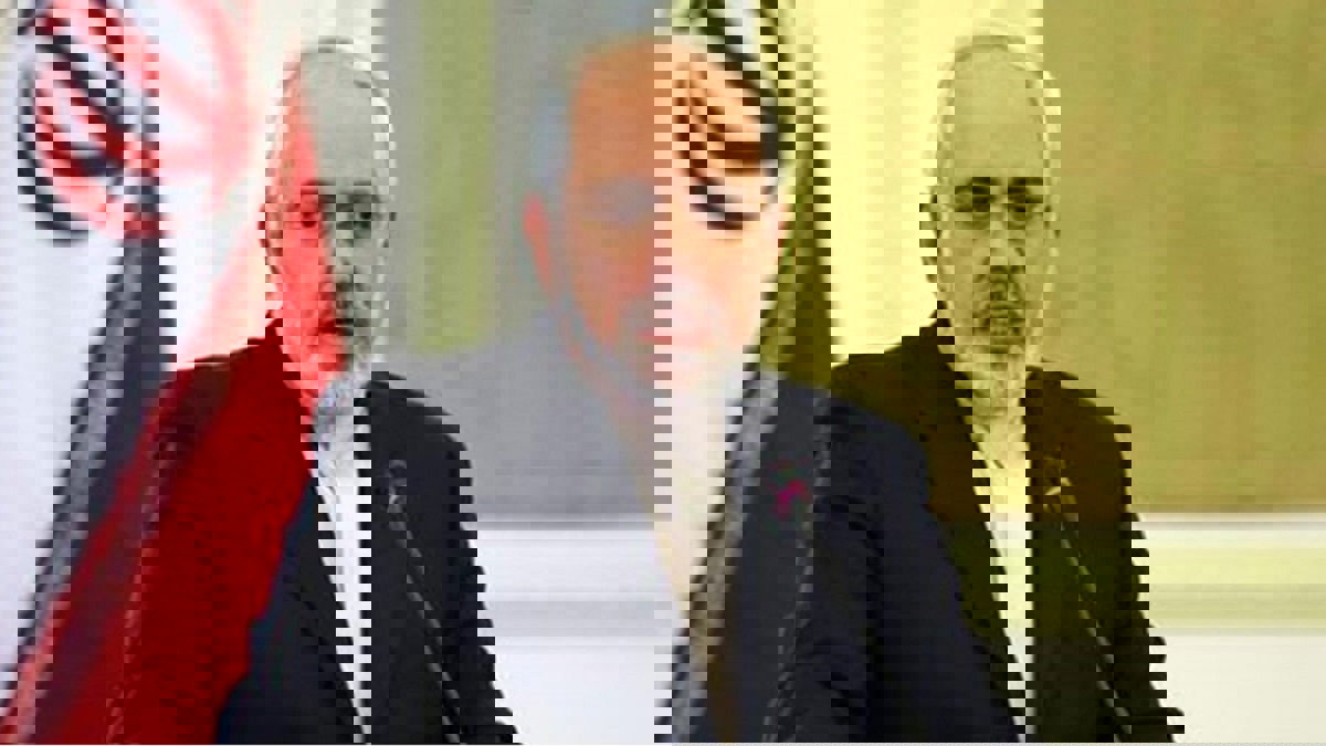 ظريف: روحاني علم بإسقاط الحرس الثوري للطائرة الأوكرانية بعد يومين