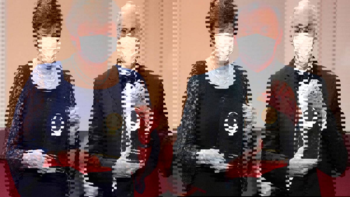 لتطويرهما لقاحات كورونا.. فوز عالمين بجائزة نوبل للطب 2023