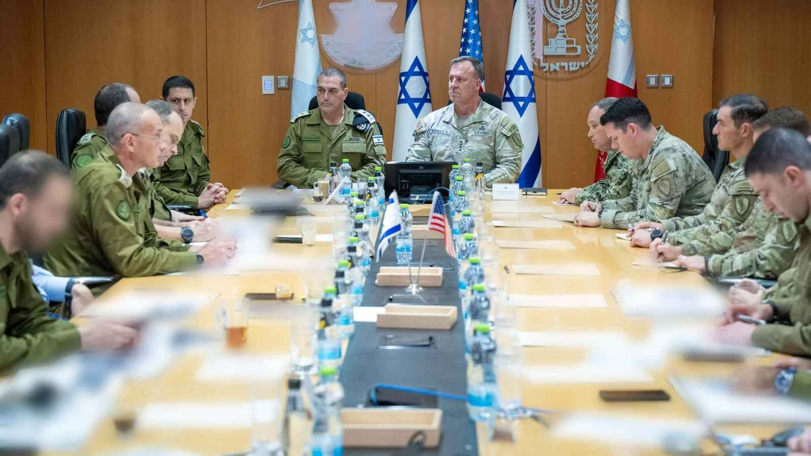 قائد "سنتكوم" يجتمع مع كبار ضباط الجيش الإسرائيلي