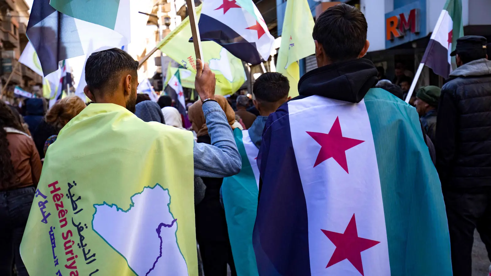 بين الدعم والضغط.. ماذا تحمل الزيارات الأوروبية لمناطق "قسد"؟