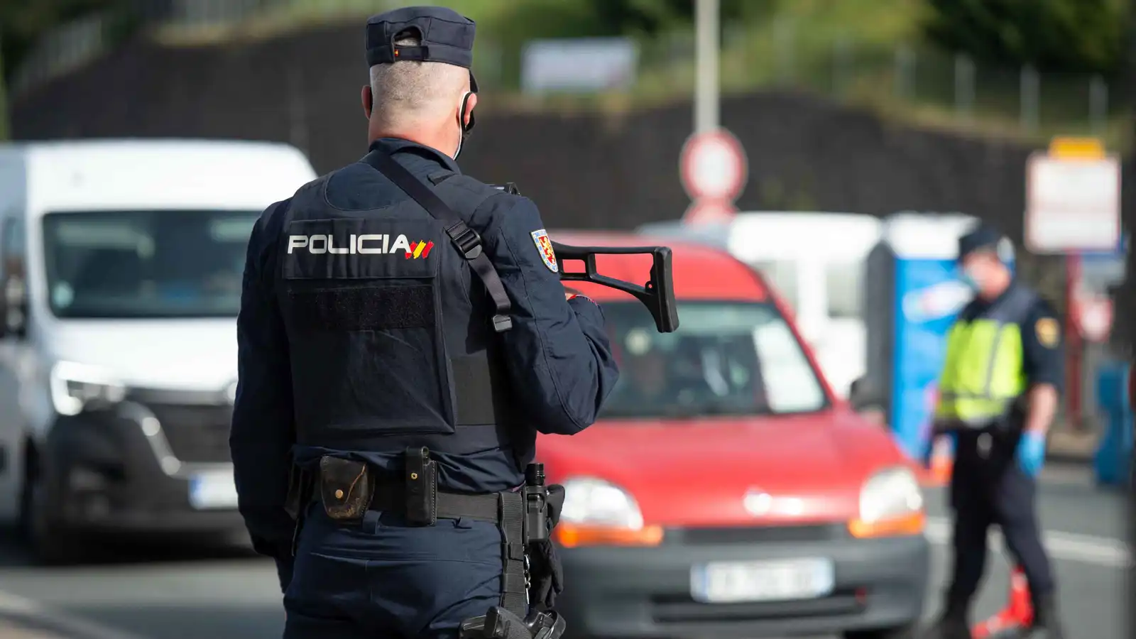 يمتلك صالونا لتصفيف الشعر.. إسبانيا تعتقل صينيا بتهمة تمويل حماس