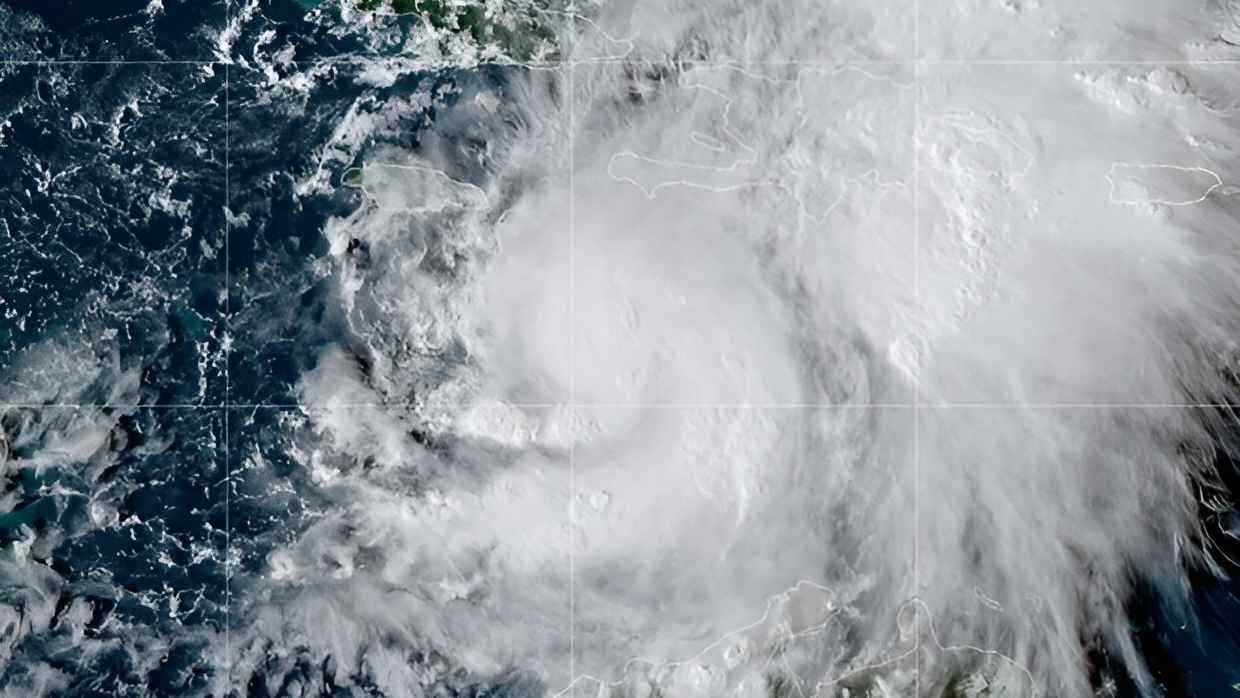 العاصفة المدارية ميليسا تقترب من التحول إلى "إعصار هائل"