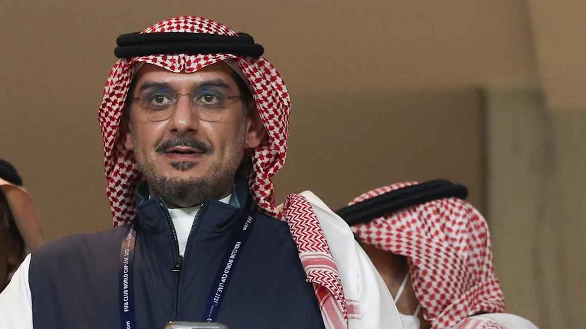 هل يعود نواف بن سعد لرئاسة الهلال السعودي؟