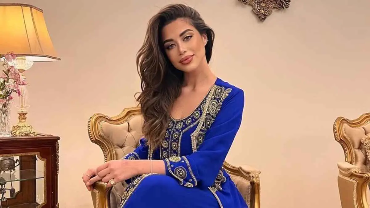 من هي ملكة جمال مصر التي ظهرت مع عضو مجلس إدارة الأهلي؟