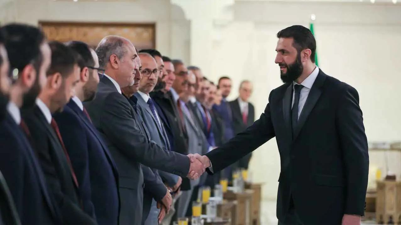 تمهيداً لإعلان حلّهما.. الشرع يلتقي وفداً من "هيئة التفاوض" و"الائتلاف الوطني"