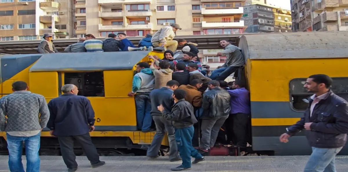 لص يستخدم حيلة غريبة لسرقة ركاب القطار دون عناء