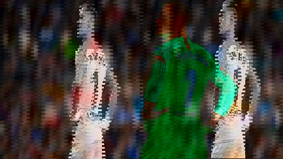 أزمة في تجديد عقد تير شتيغن مع نادي برشلونة.. ومورينيو يريد مدافع ريال مدريد