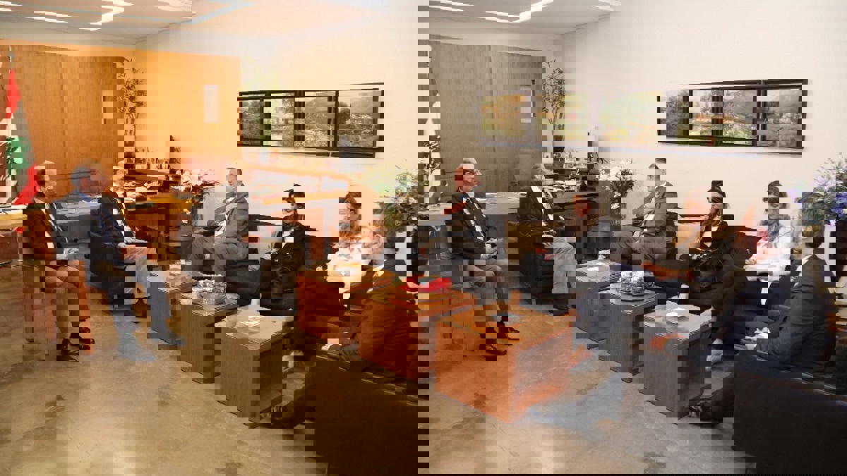 الحجيج السياسي الدولي لبيروت يحولها إلى ساحة مواجهة في ملفات إيران وسوريا وحزب الله