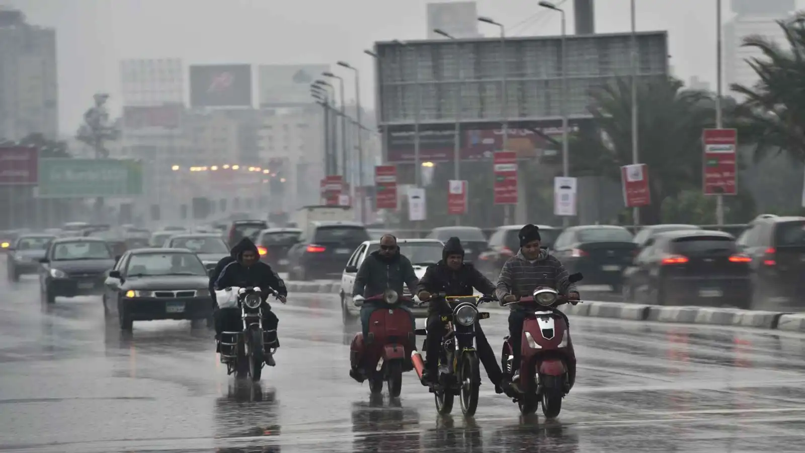 عاصفة جوية تضرب مصر 