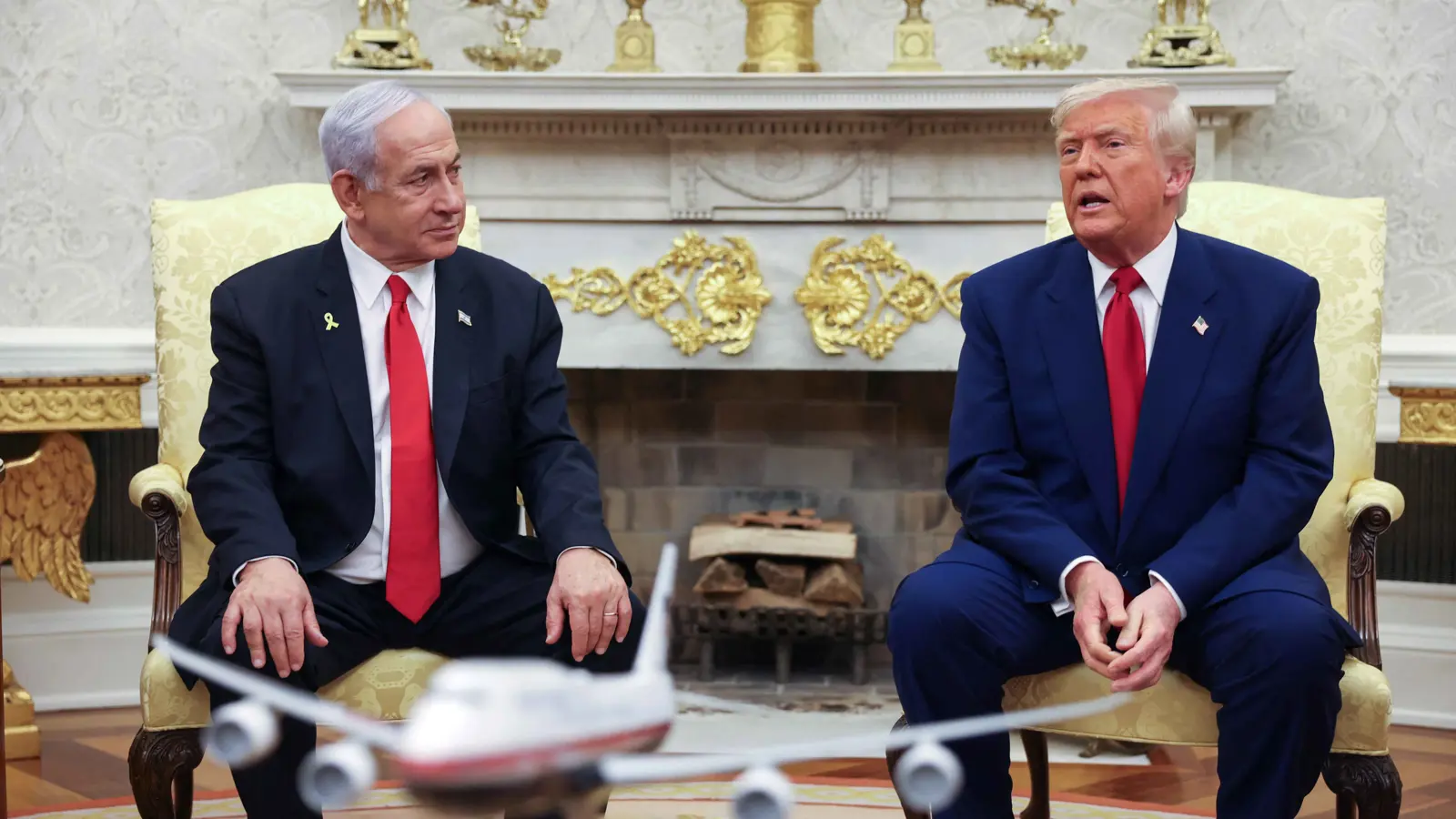 ترامب يفتح ملف الرهائن بغزة مجددا ويبحث مع نتنياهو  نووي إيران