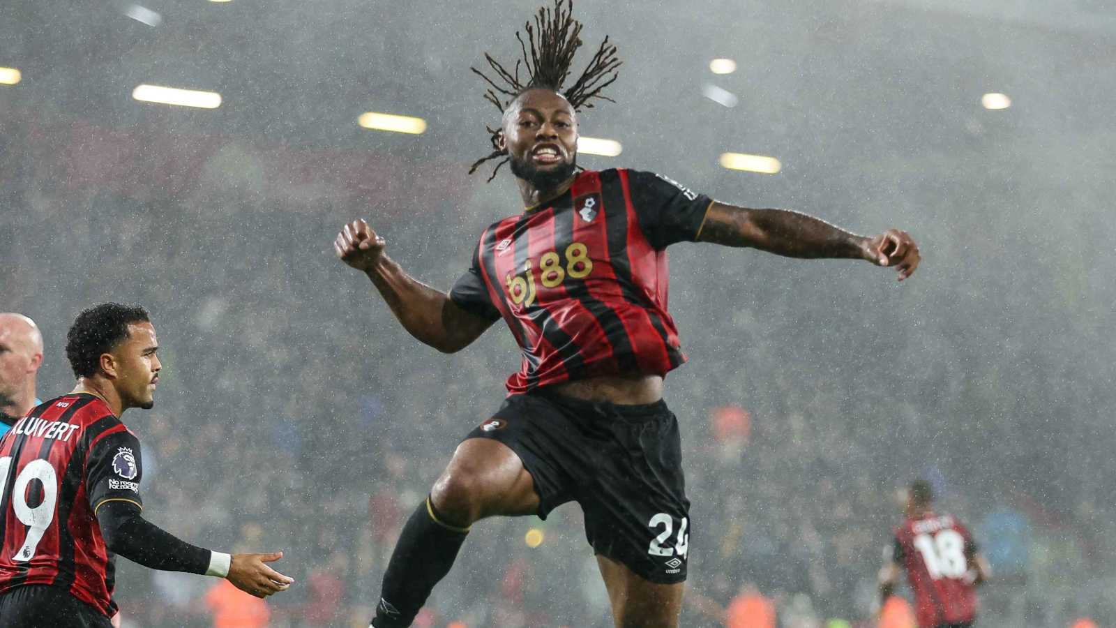 أداء جنوني مع غانا وبورنموث.. سيمينيو يكشف أسرار توهجه في الدوري الإنجليزي