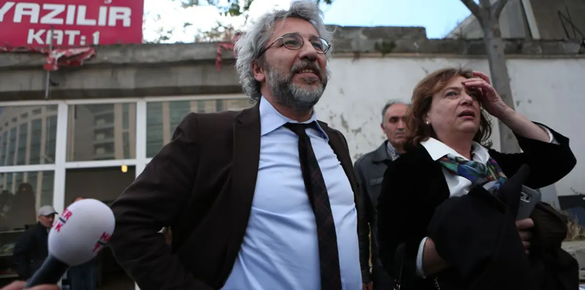 صحافي تركي بارز يطالب بمحاكمة أردوغان