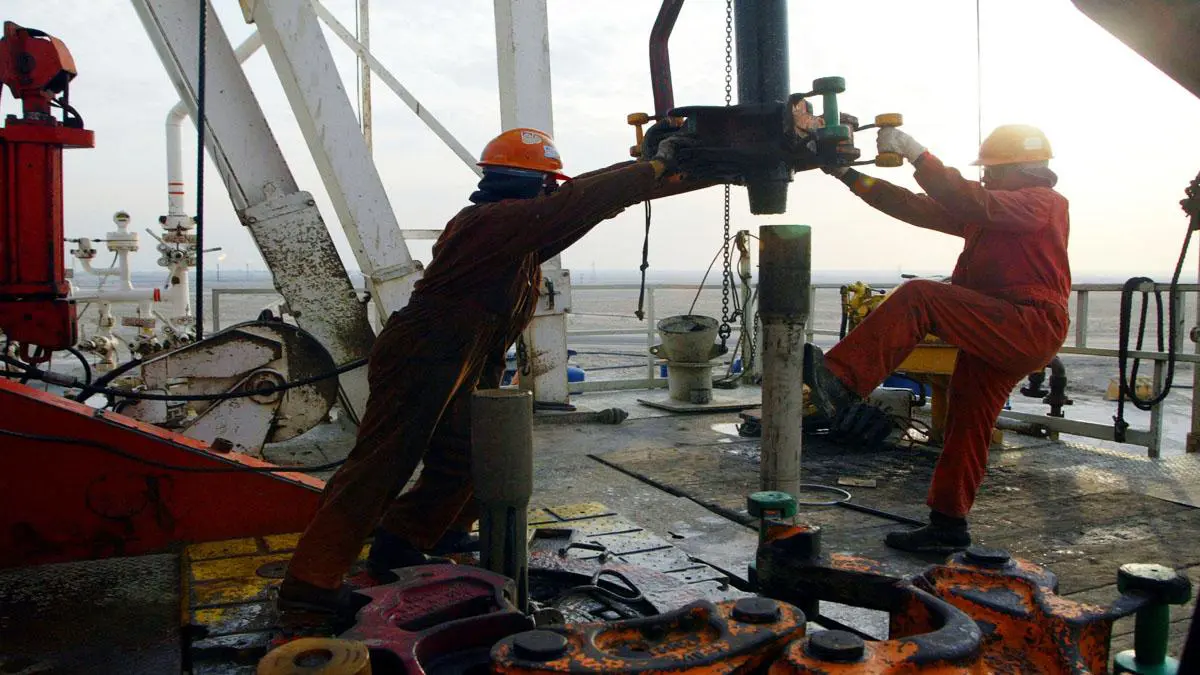 تقرير: السعودية والكويت تستعدان لاستئناف إنتاج النفط في المنطقة المحايدة