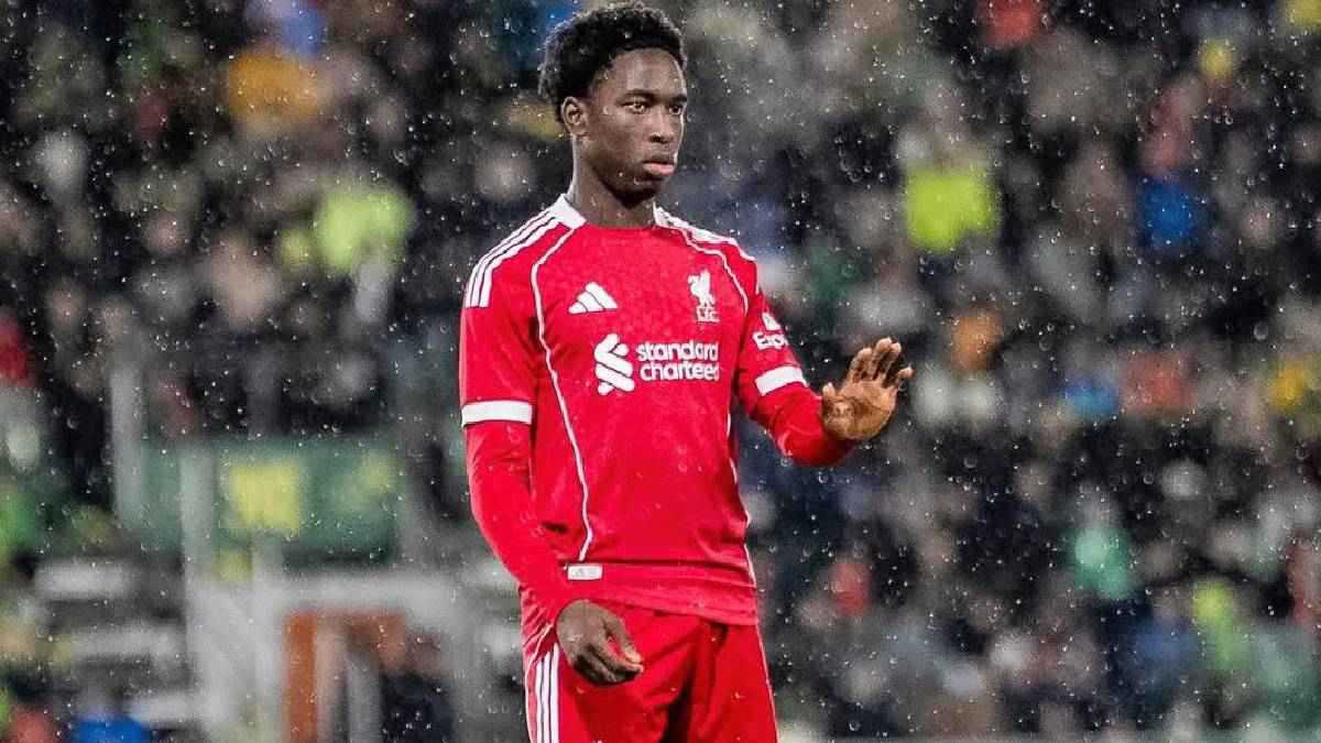 عمره 15 عاماً وسلوت يجهزه.. من هو معجزة ليفربول جوشوا آبي؟ 