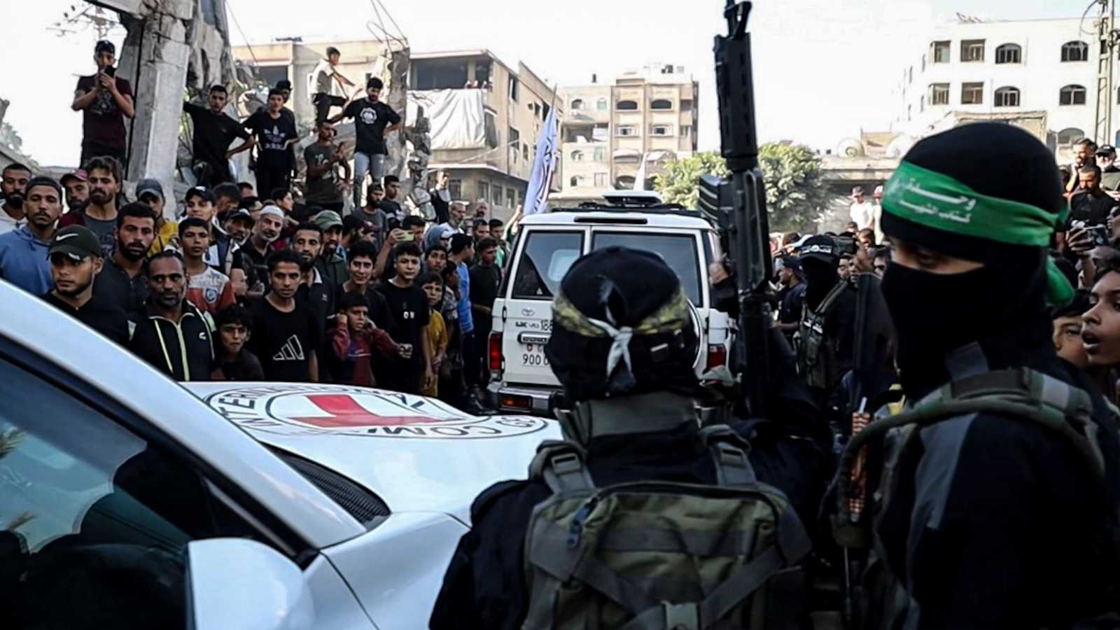 على دفعتين.. حماس تنهي تسليم الرهائن الأحياء